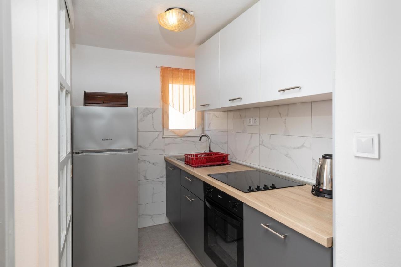Apartments By The Sea Stanici, Omis - 19728 Εξωτερικό φωτογραφία